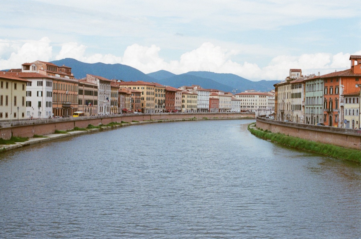 River running through the centre of Pisa